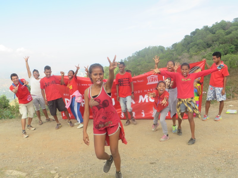 Celebrating the end of the event with a ‘kamehameha’ to give everyone an energy boost for continuation. Down the mountain in the back is Dili (Timor-Leste capital)